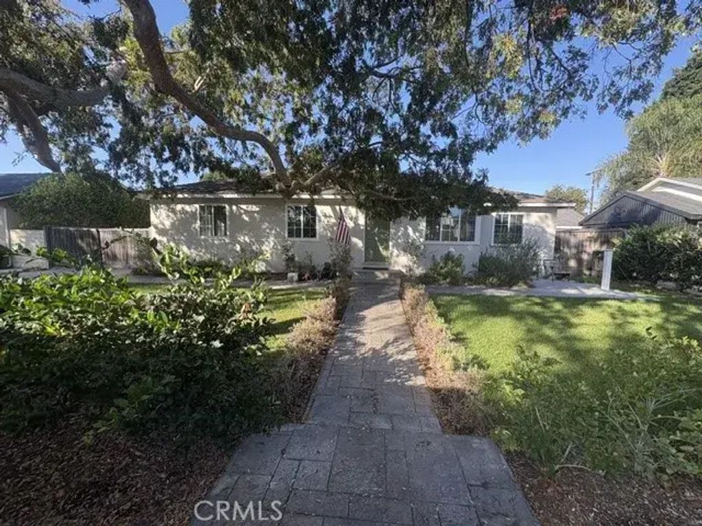 223 Lillian, Costa Mesa
