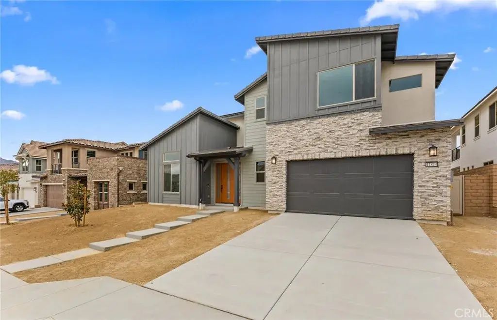 11814 Canoga Avenue, Chatsworth