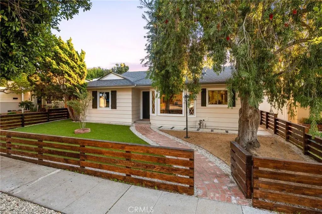 7424 W 85th Street, Los Angeles