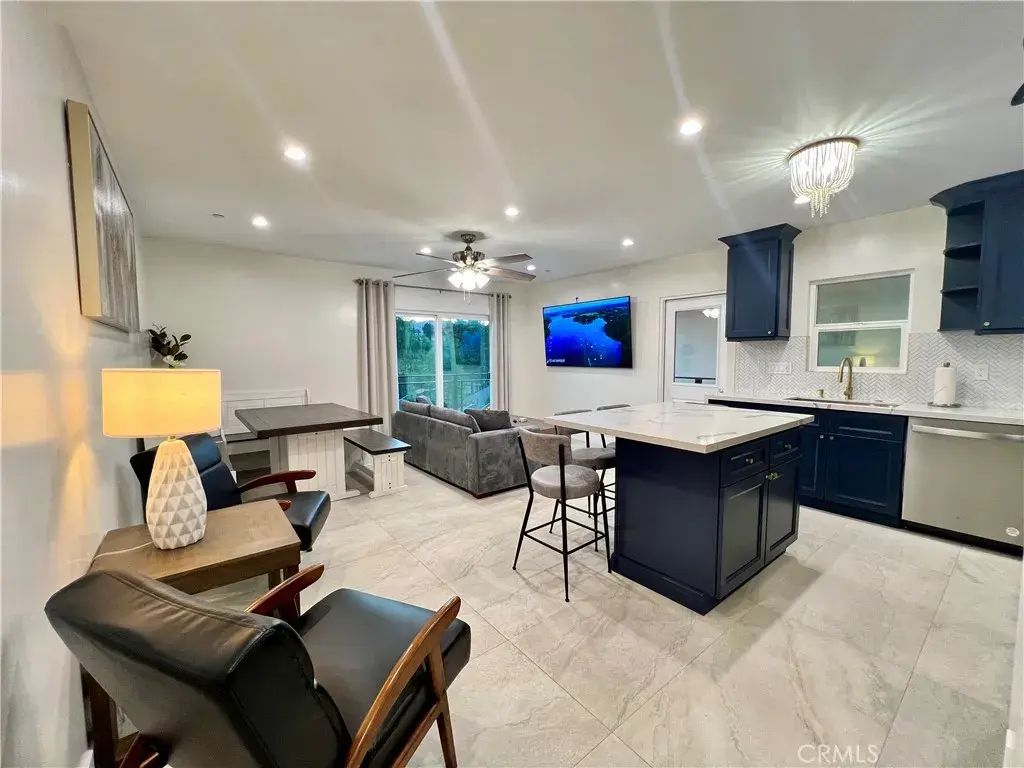 23443 Balmoral Lane E, West Hills