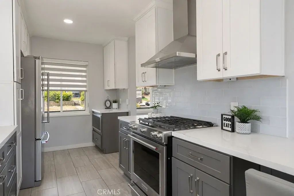 904 E Edgecomb, Covina