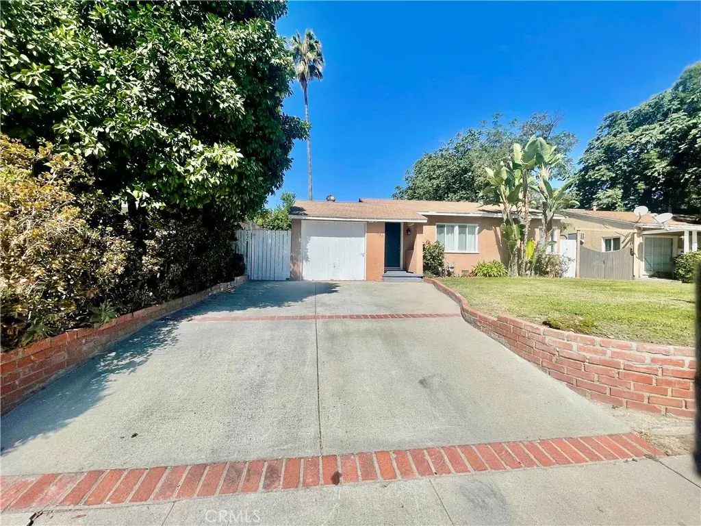 7339 White Oak, Reseda
