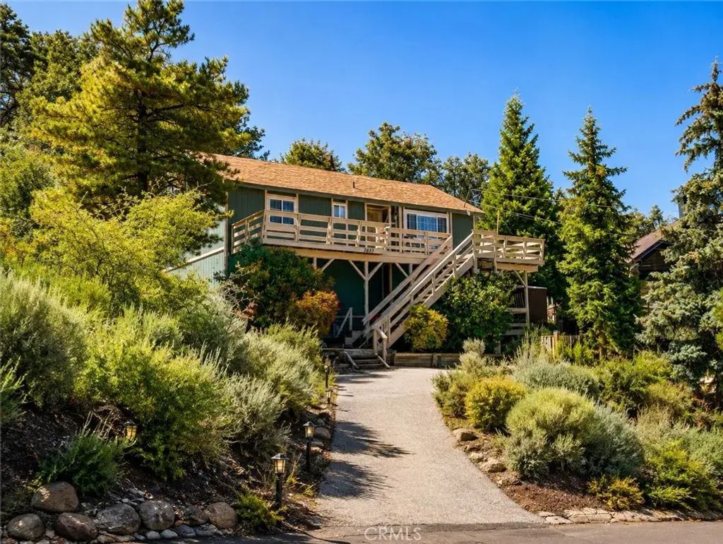 1913 Pioneer Way, Pine Mountain Club