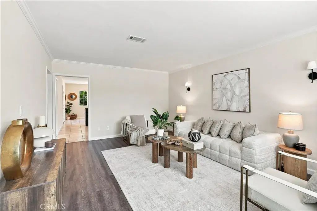 7635 Fallbrook, West Hills