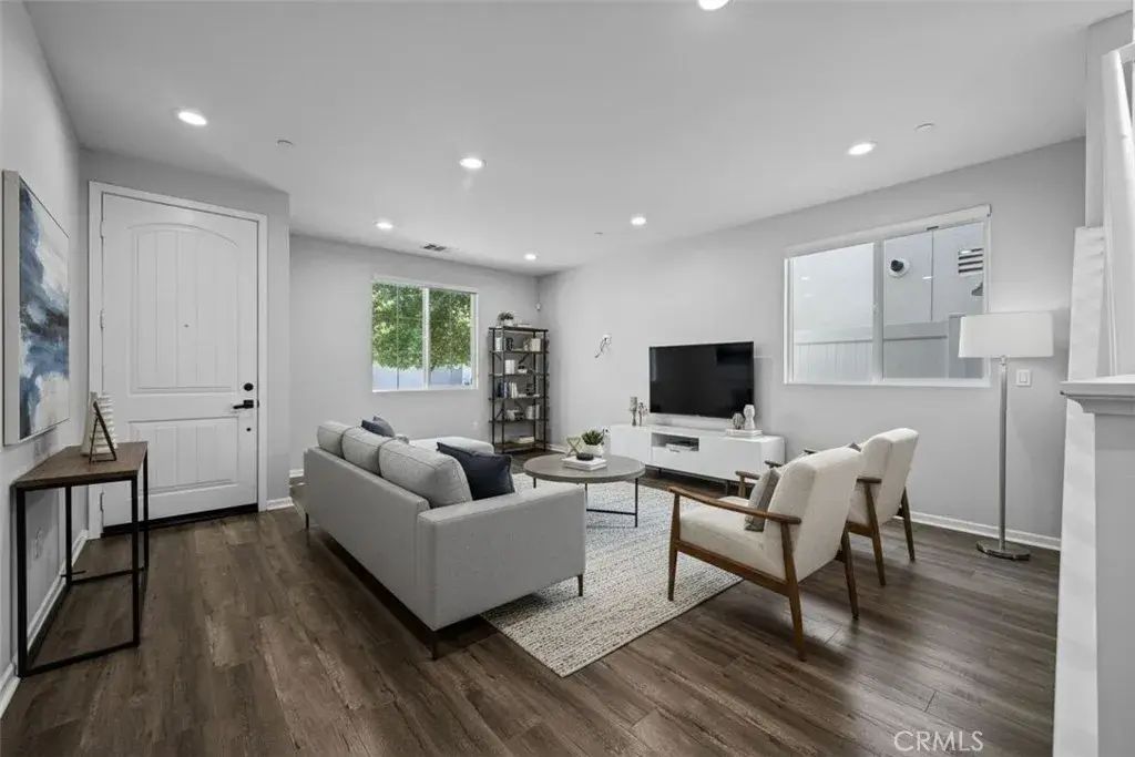 15607 W Lilli Way, Van Nuys