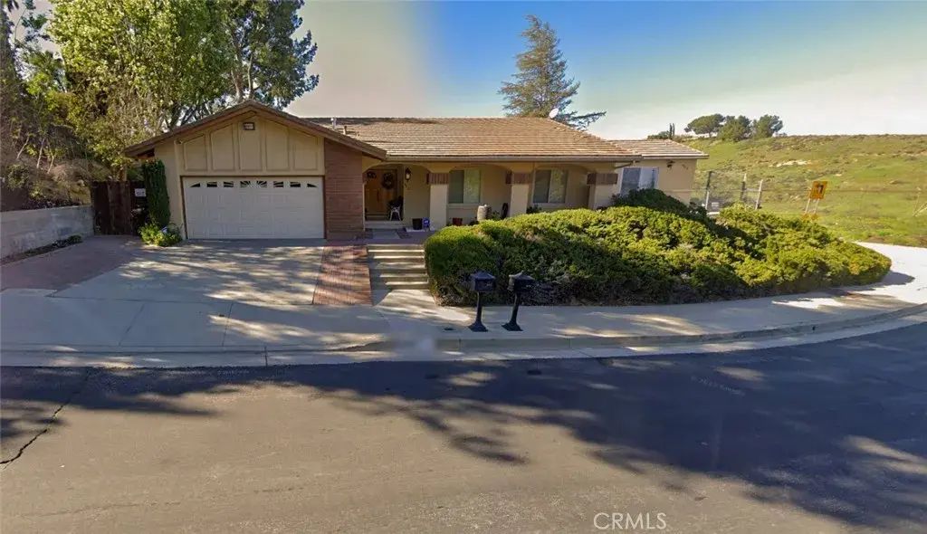 9019 Farralone Avenue, West Hills