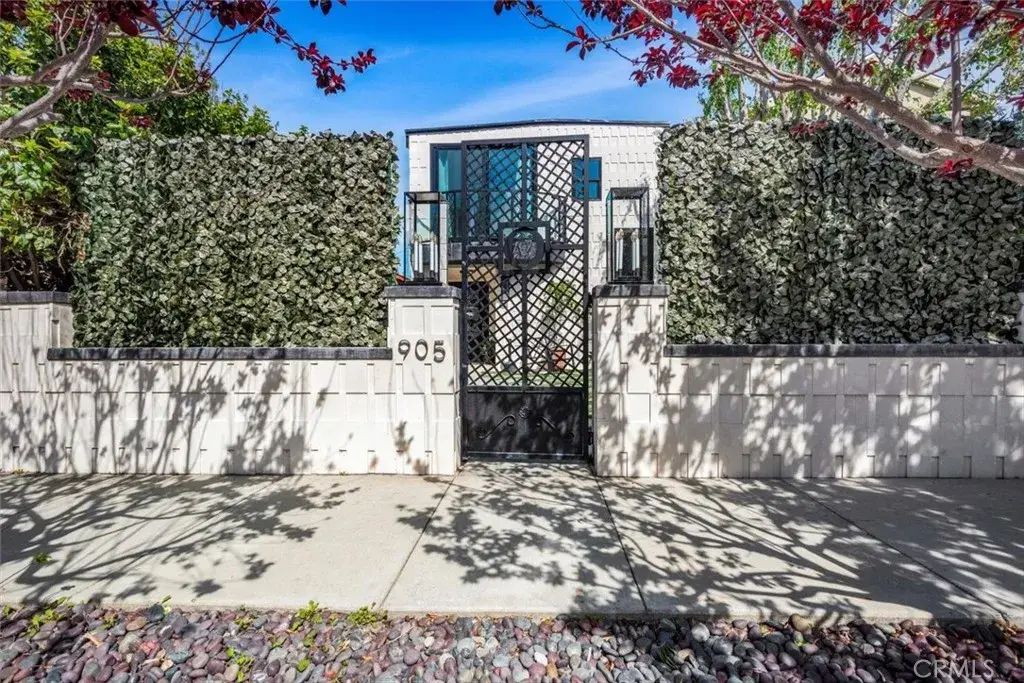 905 Dickson 1, Los Angeles