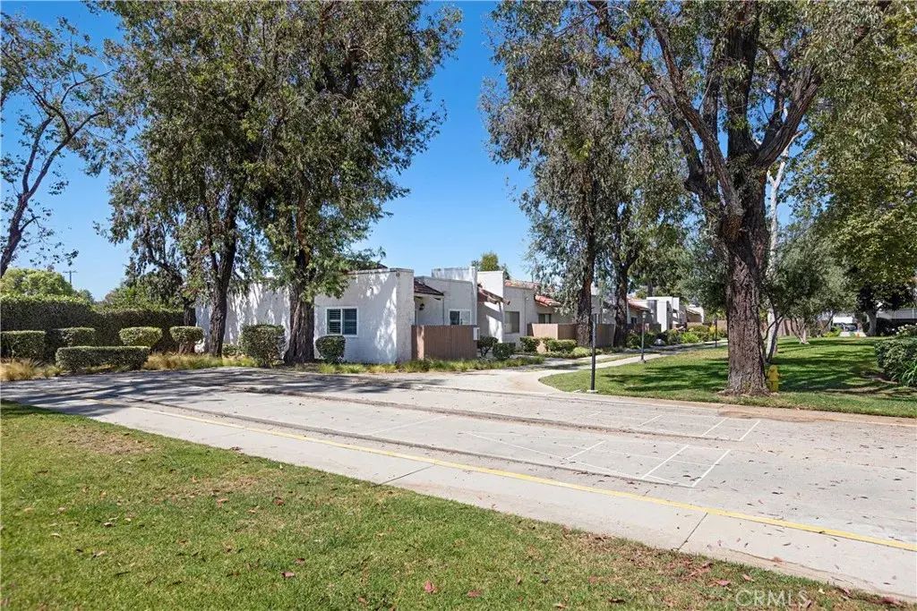 17572 Vandenberg Lane 01, Tustin