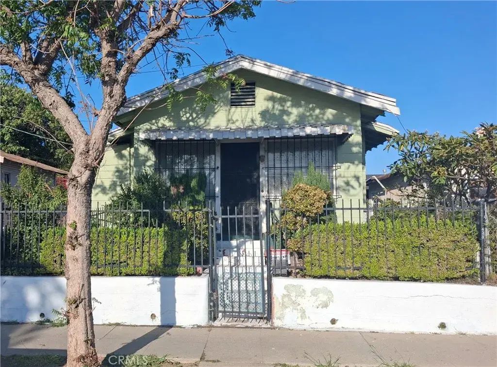 11720 S San Pedro, Los Angeles
