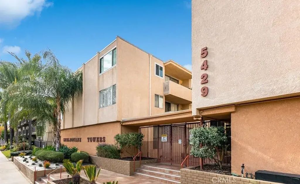 5429 Newcastle Avenue 313, Encino