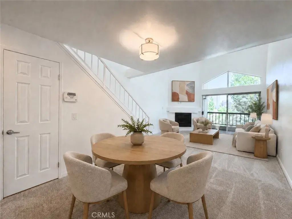 21500 Burbank 328, Woodland Hills