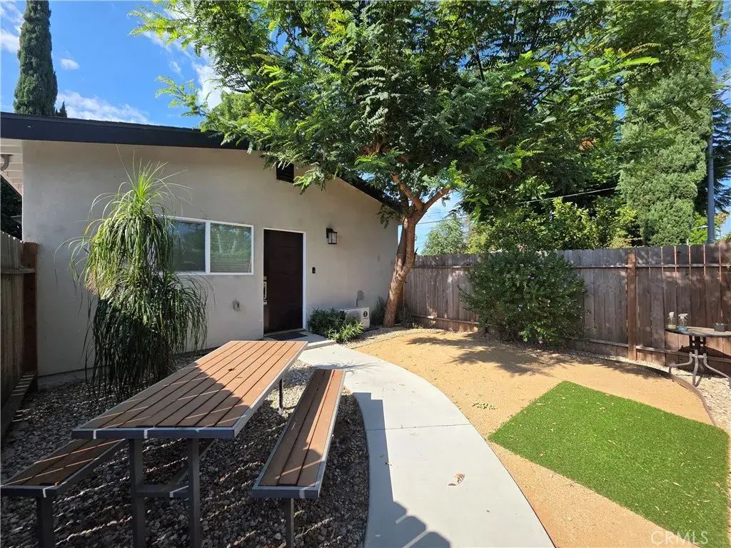6956 Glade, Canoga Park
