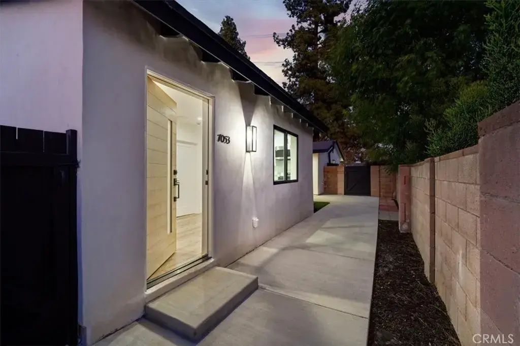7053 Fallbrook Avenue, West Hills