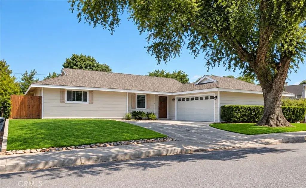 611 Iris, Redlands