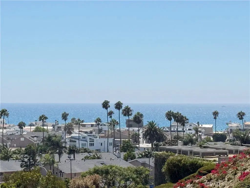 200 Paris 210, Newport Beach