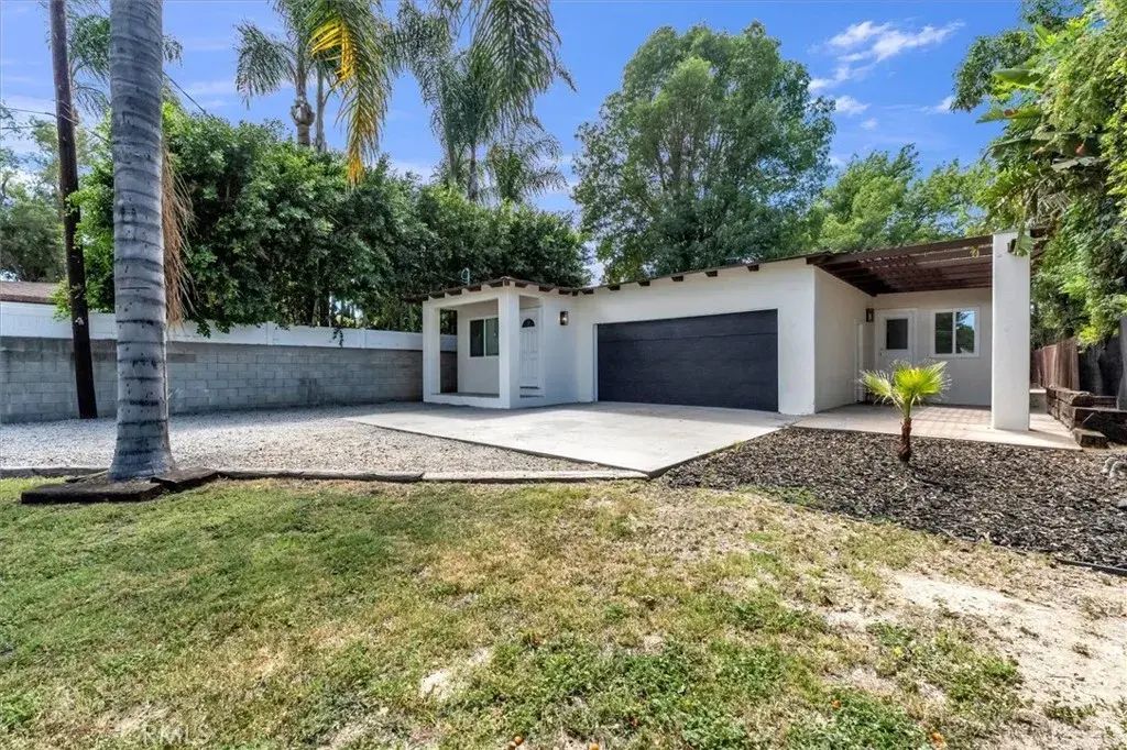 7015 Amigo, Reseda