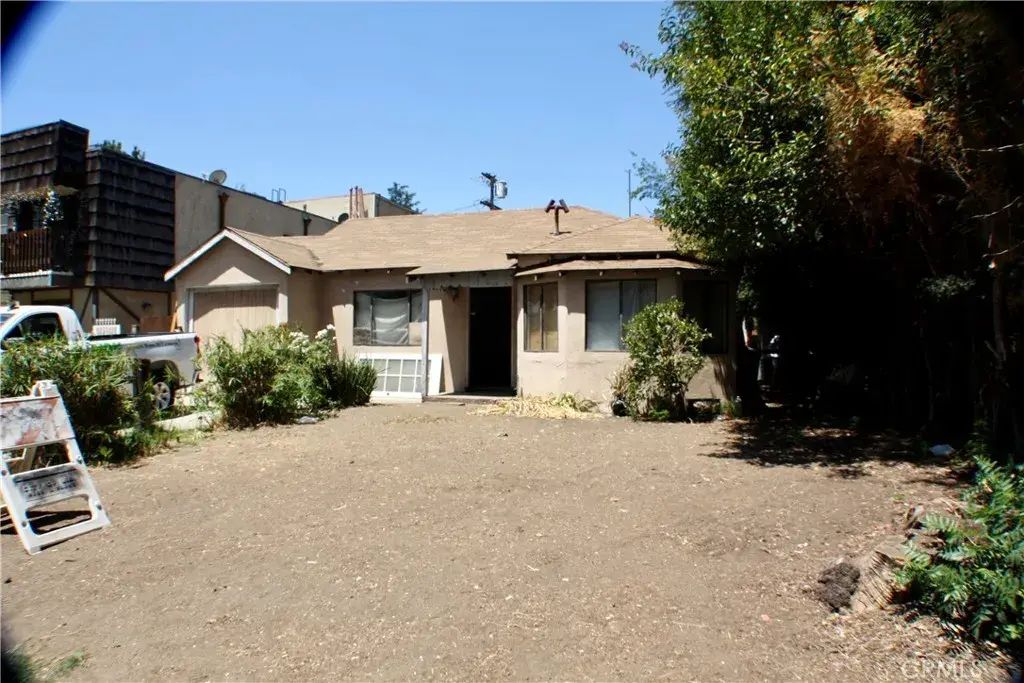 5739 Hazeltine, Van Nuys