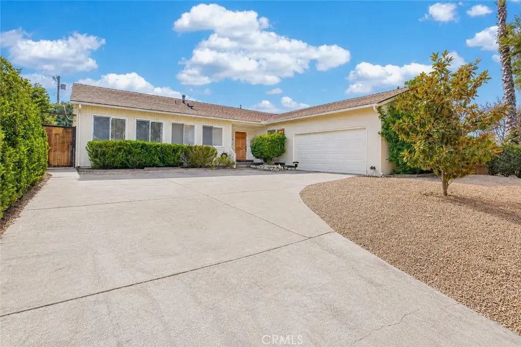 7928 Owensmouth, Canoga Park
