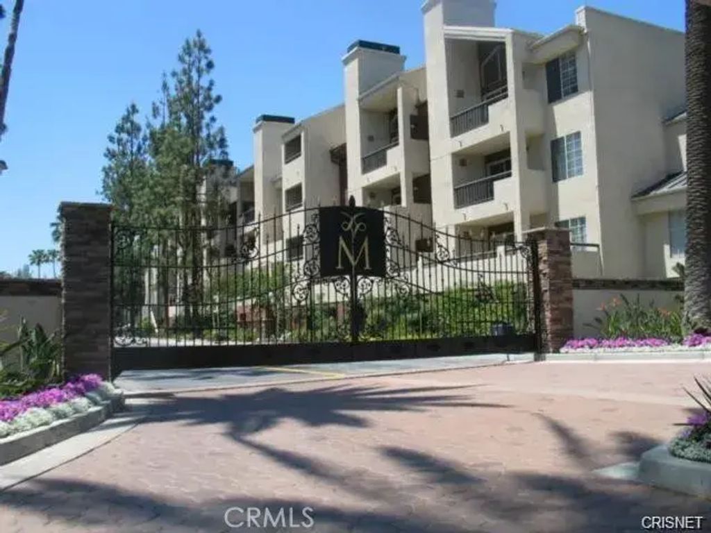 5520 Owensmouth, Woodland Hills