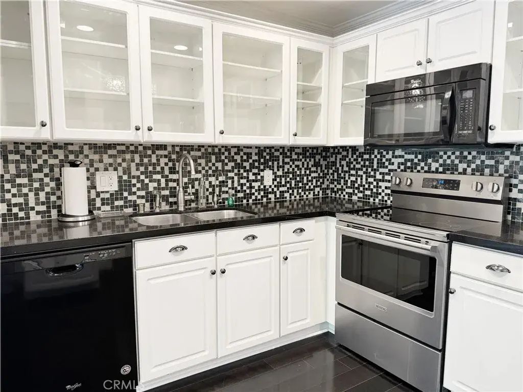102 Sholtz Plaza 149, Newport Beach