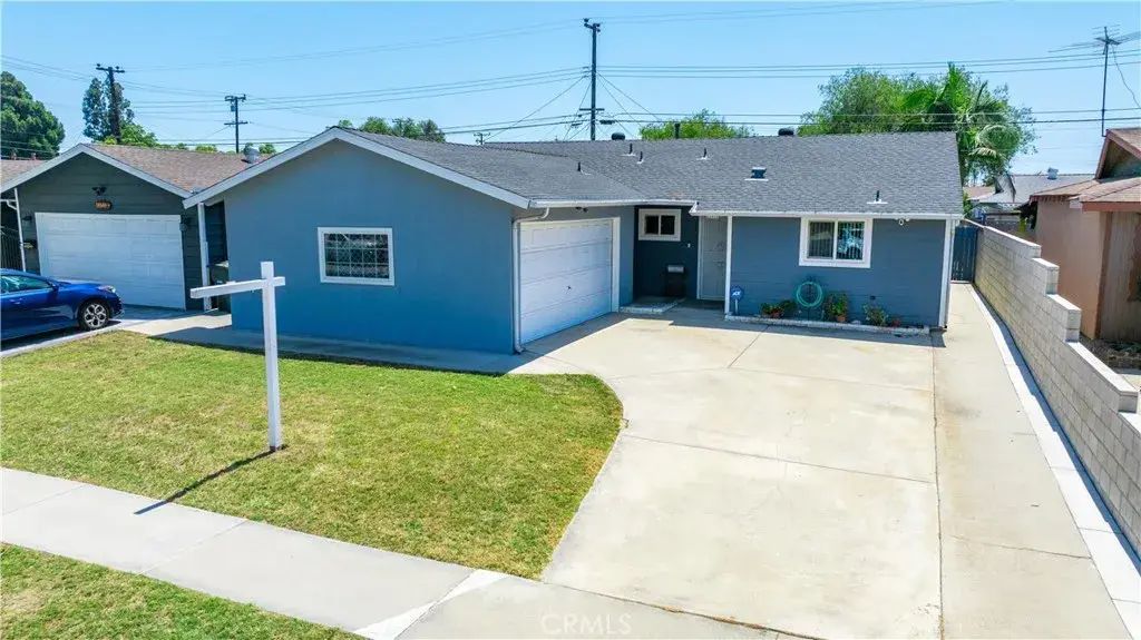 11534 Elvins, Lakewood