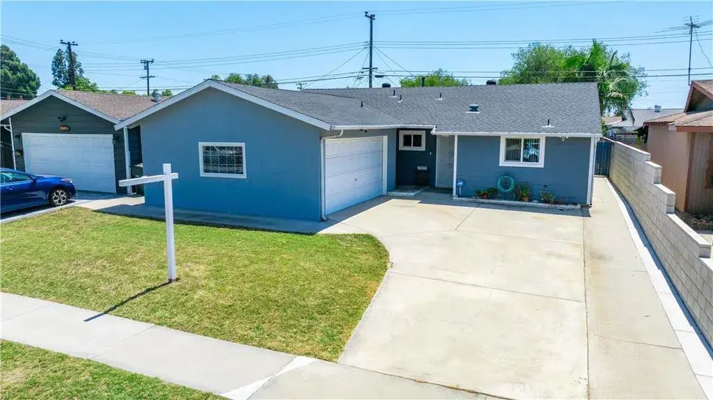 11534 Elvins, Lakewood