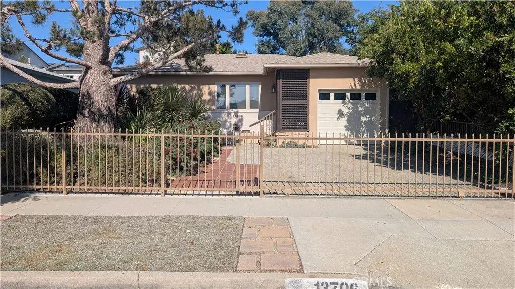 13706 S Berendo, Gardena