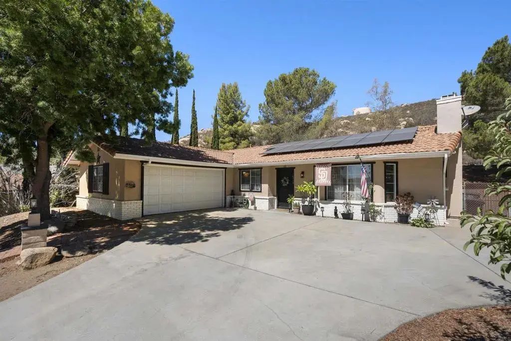 16734 Georgios Way, Ramona