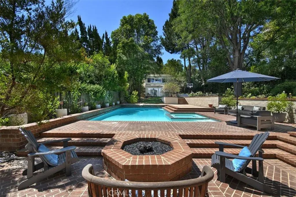 4237 Ellenita, Tarzana