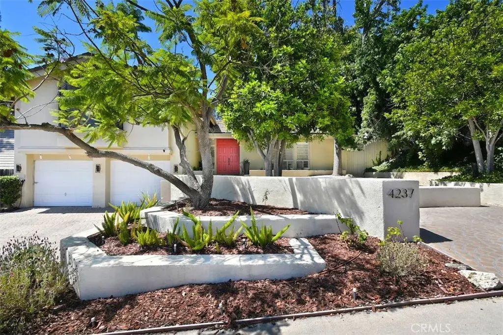 4237 Ellenita, Tarzana