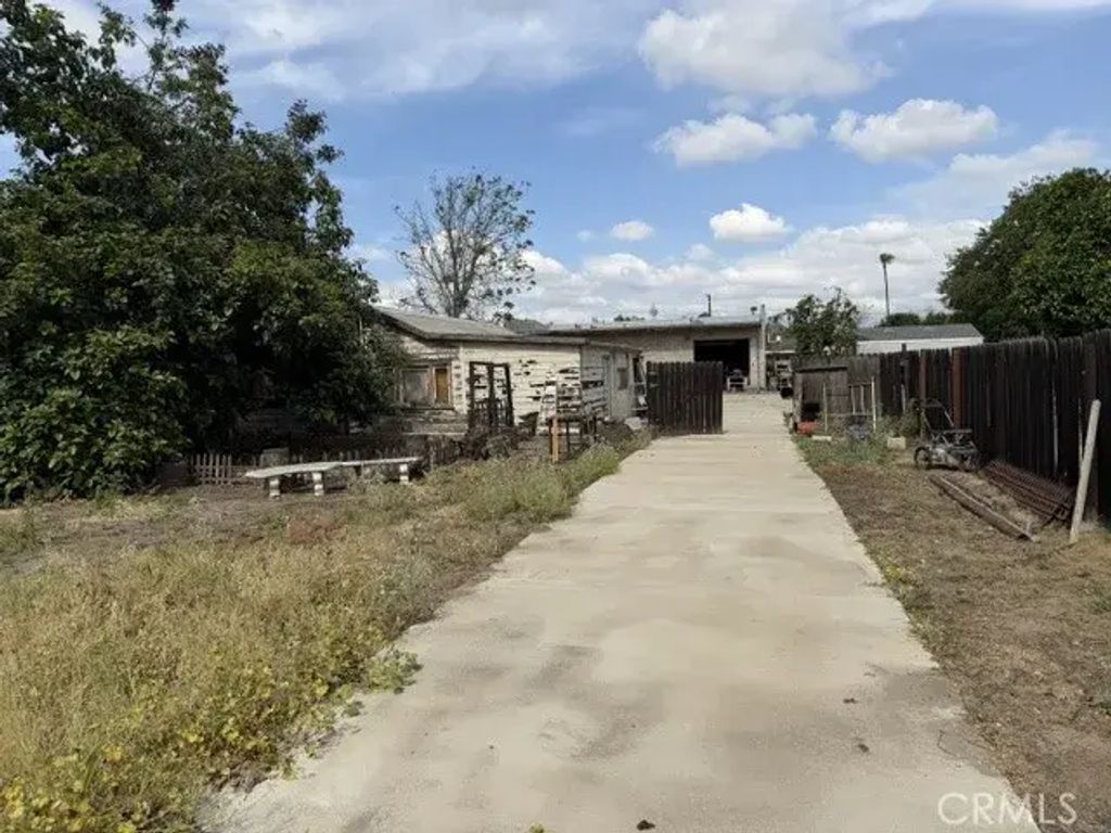 141 S Covina, La Puente