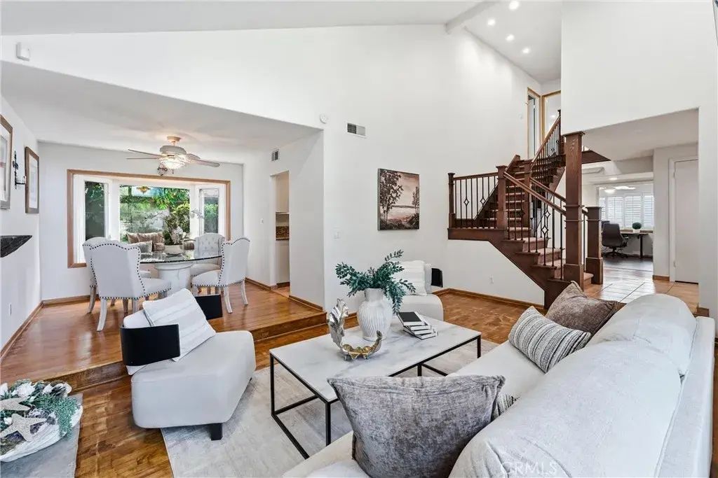 5872 Meadowbrook Drive, Huntington Beach