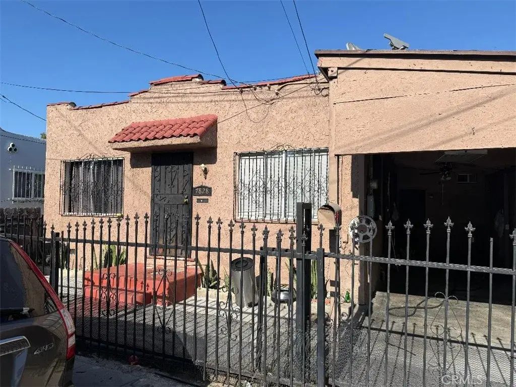 7828 Bell, Los Angeles