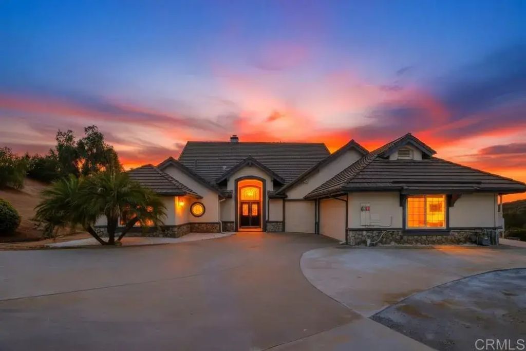 9770 Quail Canyon Rd, El Cajon
