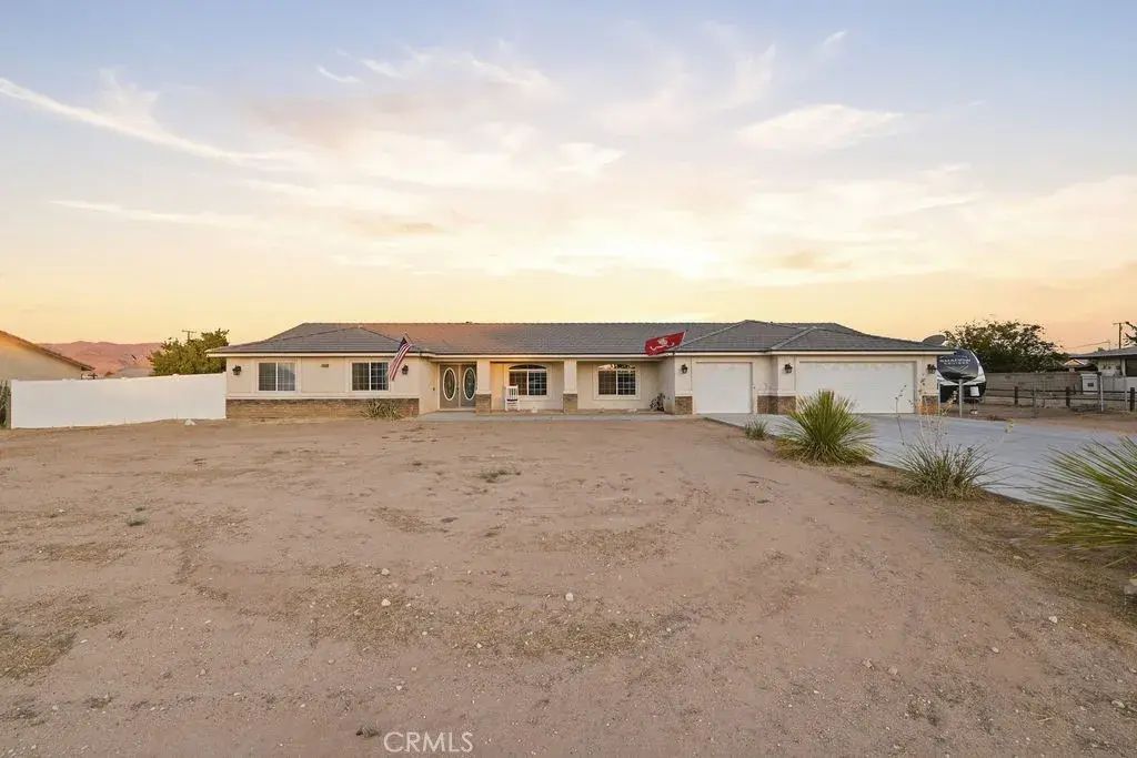 14821 Gayhead Road, Apple Valley