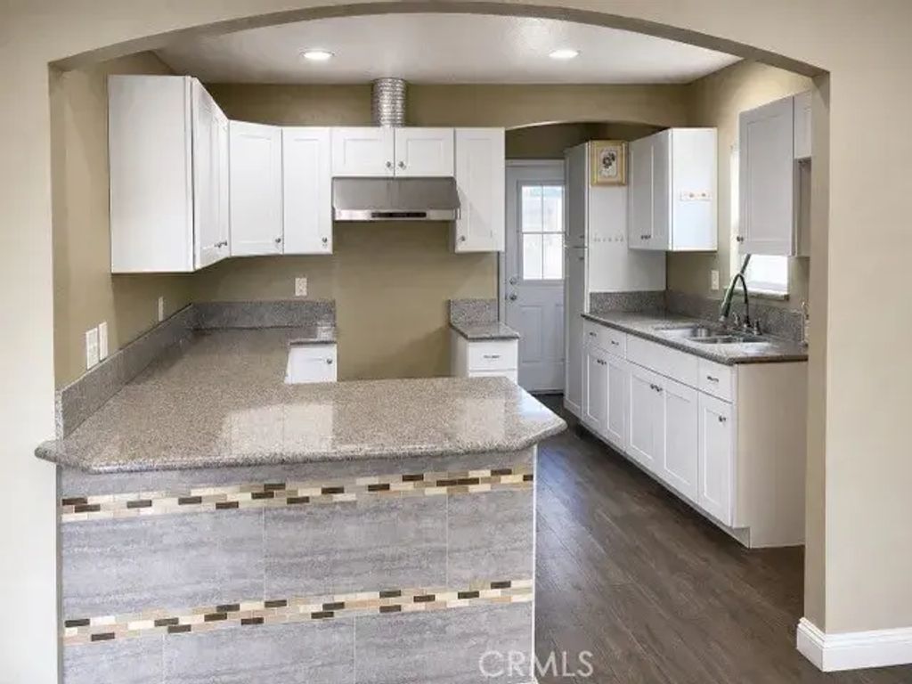 344 E 81st Street, Los Angeles