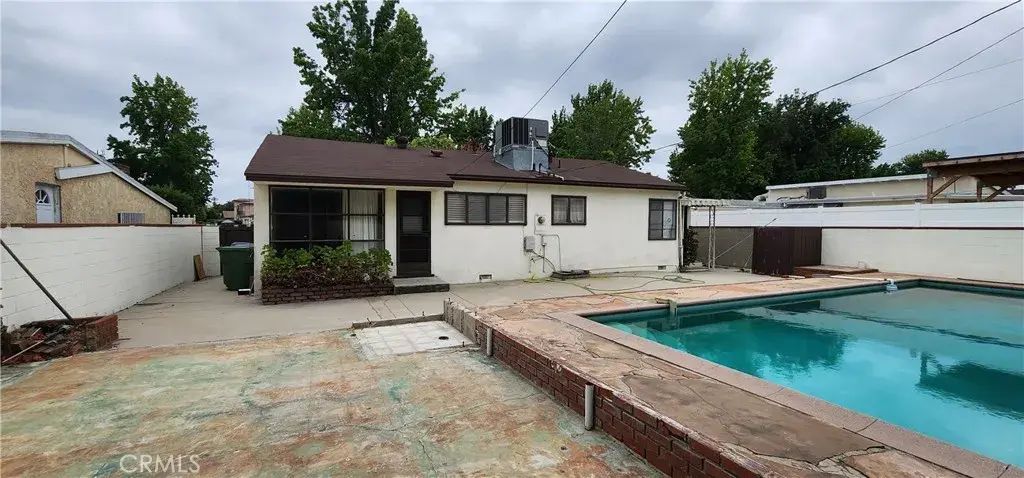 13127 Archwood Street, North Hollywood