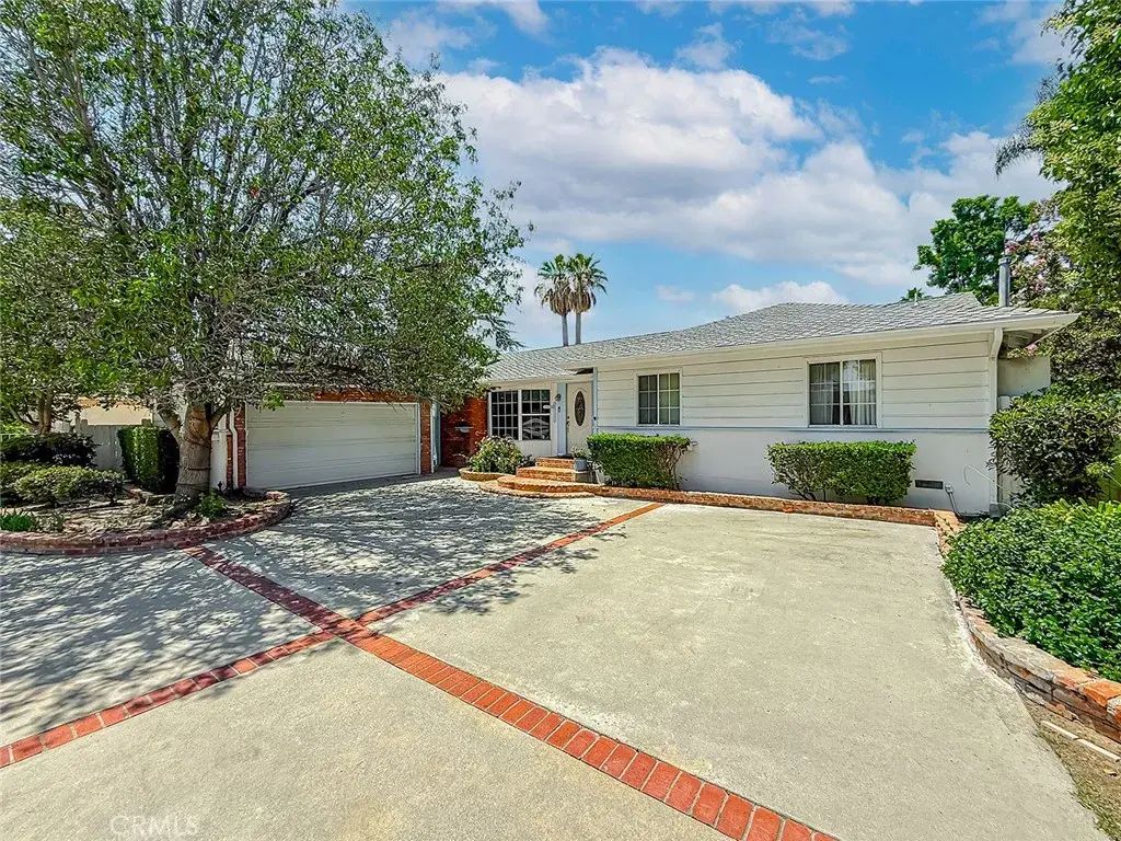 8809 Oak Park Avenue, Sherwood Forest