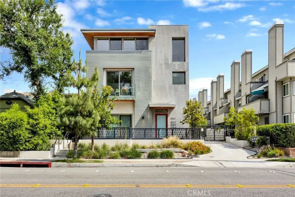 943 E California Boulevard 2, Pasadena
