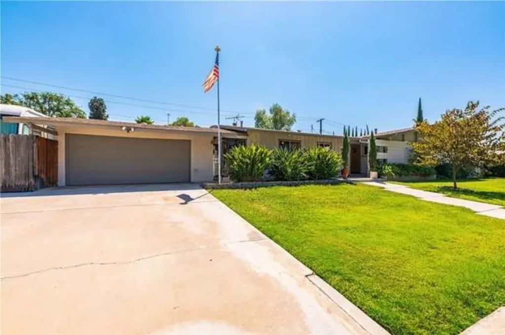 2390 Gloucester, Riverside