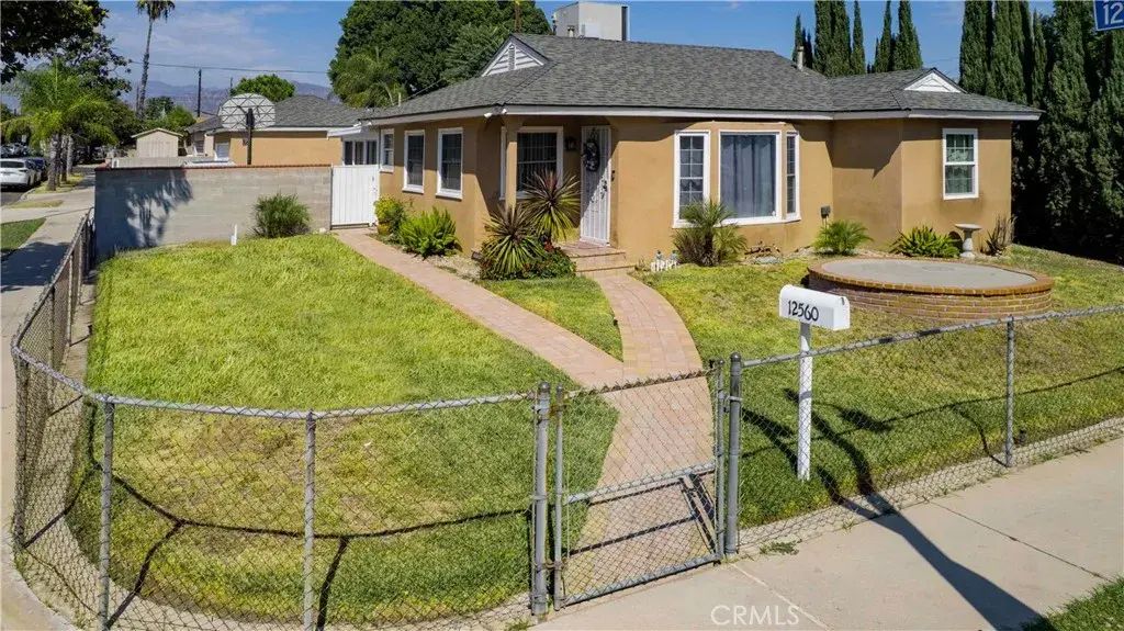 12560 Mineola, Pacoima
