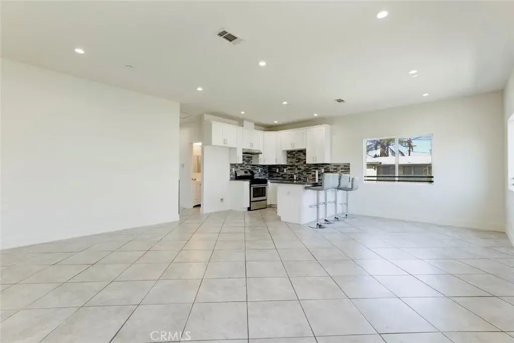 6821 Agnes Ave., North Hollywood