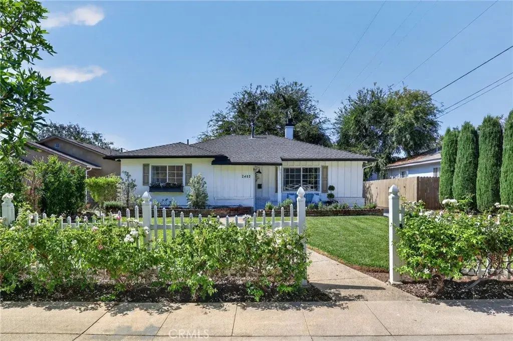 2482 New York Drive, Altadena