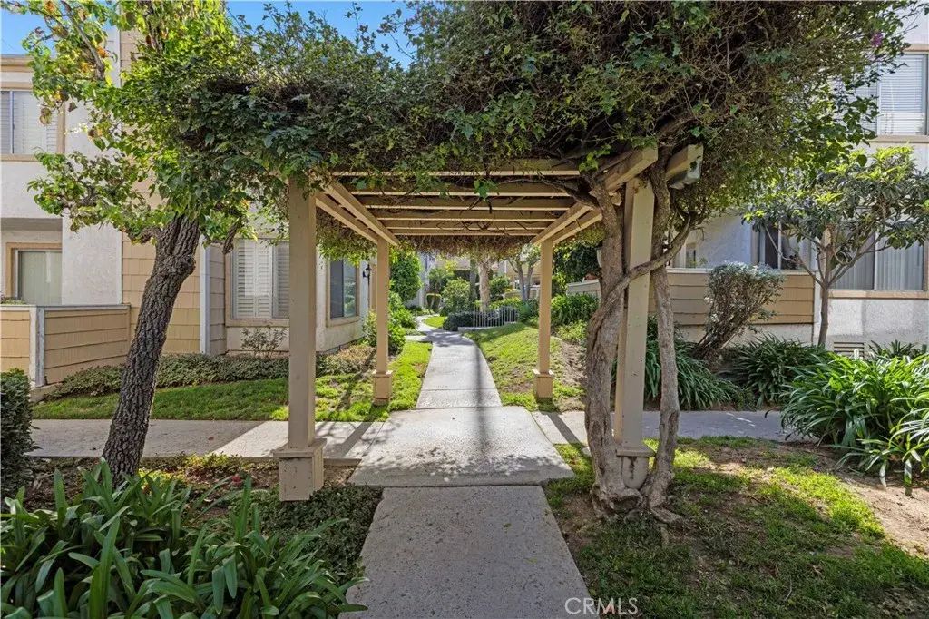 18408 Hatteras Street, Tarzana