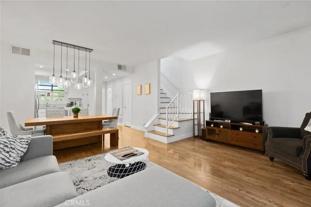 8687 Falmouth, Playa Del Rey