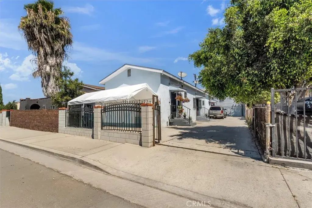 1237 E 76th, Los Angeles