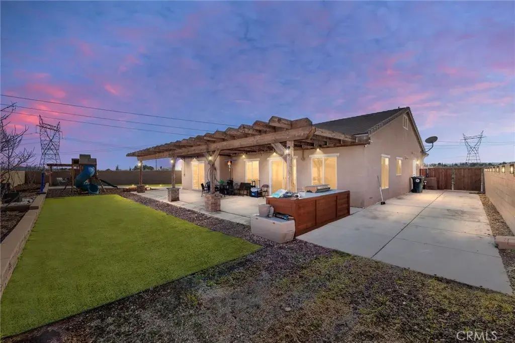 13374 Luna, Victorville