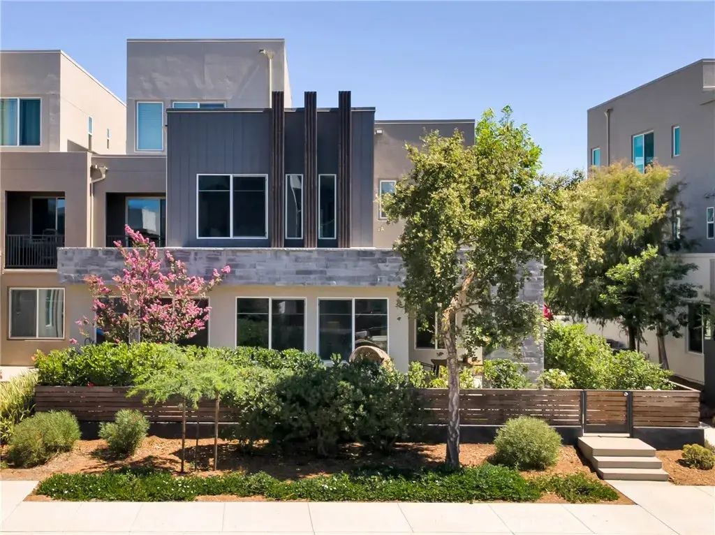 270 Novel, Irvine