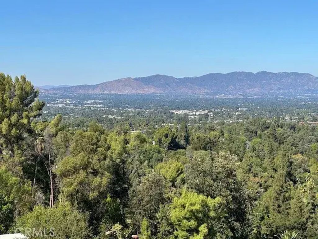 4631 Caritina, Tarzana