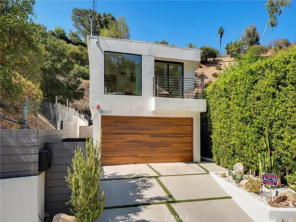 17043 Cotter Place, Encino